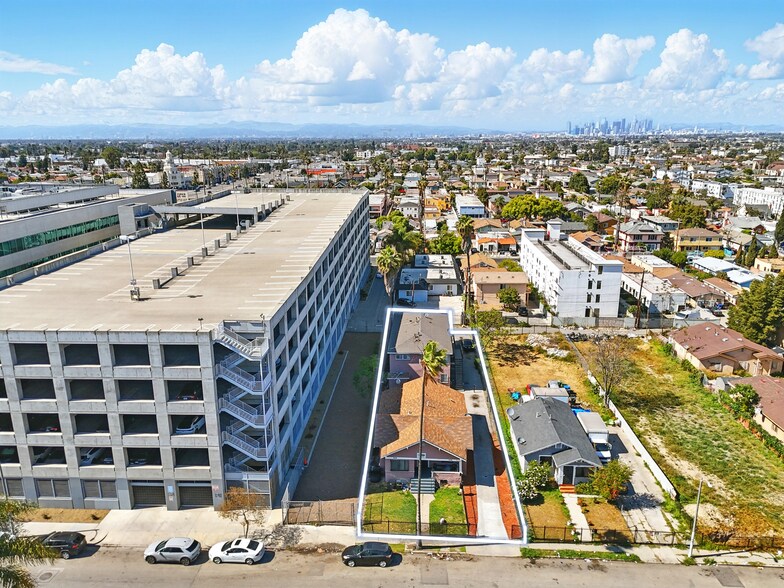More Photos Of 925 W 84th St, Los Angeles Apartments For Sale