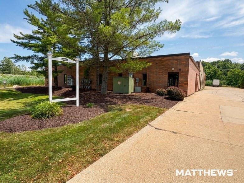 Primary Photo Of 9360-9378 Hamilton Dr, Mentor Manufacturing For Sale