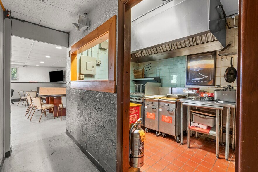 More Photos Of 348 Franklin Ave, Hartford Restaurant For Sale