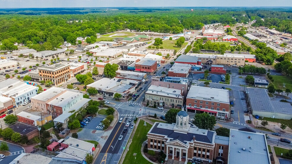 More Photos Of 21 E Athens St, Winder General Retail For Sale
