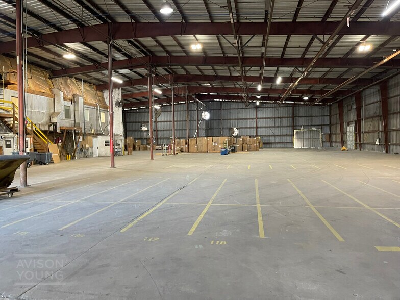 More Photos Of 1107 N Thomas Ave, Leesburg Warehouse For Lease