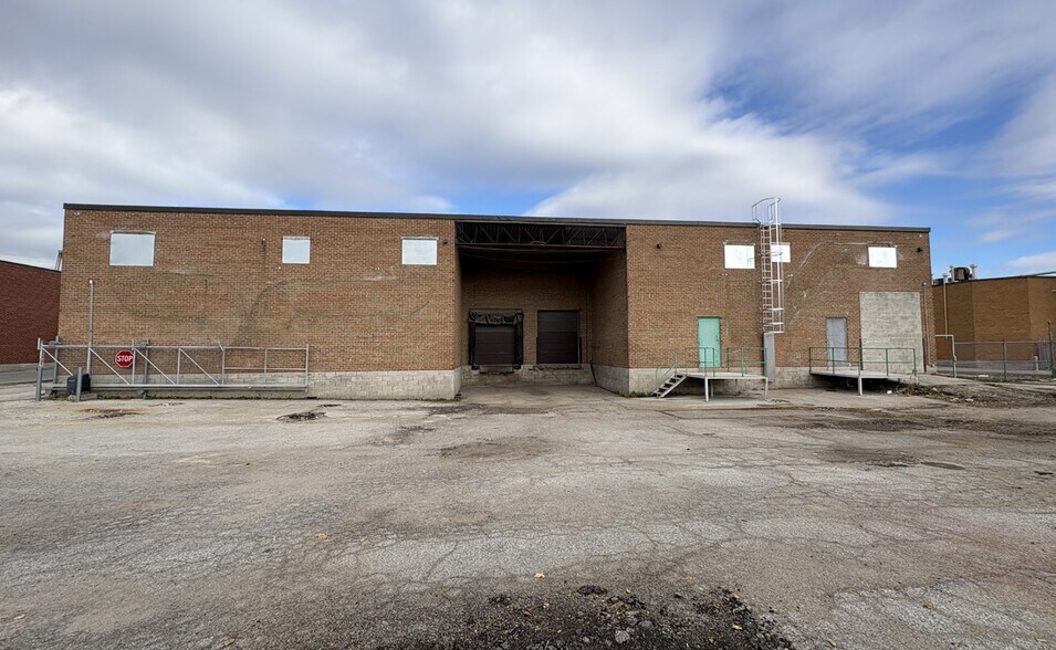 More Photos Of 3475 14th Ave, Markham Service For Sale