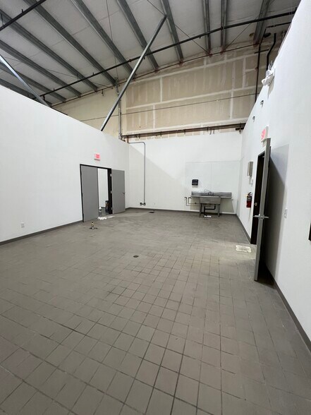 More Photos Of 470 W Larch Rd, Tracy Service For Sale