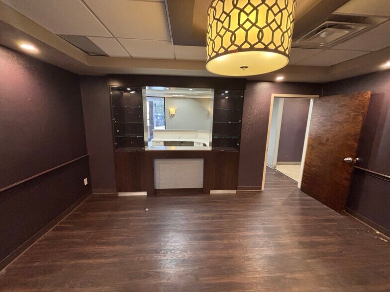 More Photos Of 100 Manetto Hill Rd, Plainview Medical For Lease