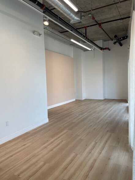 More Photos Of 810 E Pico Blvd, Los Angeles General Retail For Lease