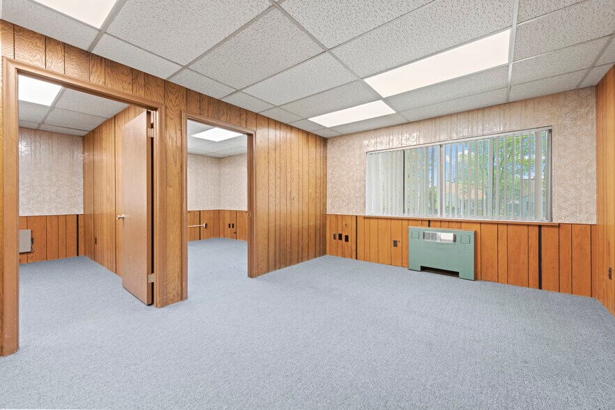More Photos Of 28475 Greenfield Rd, Southfield Office For Sale