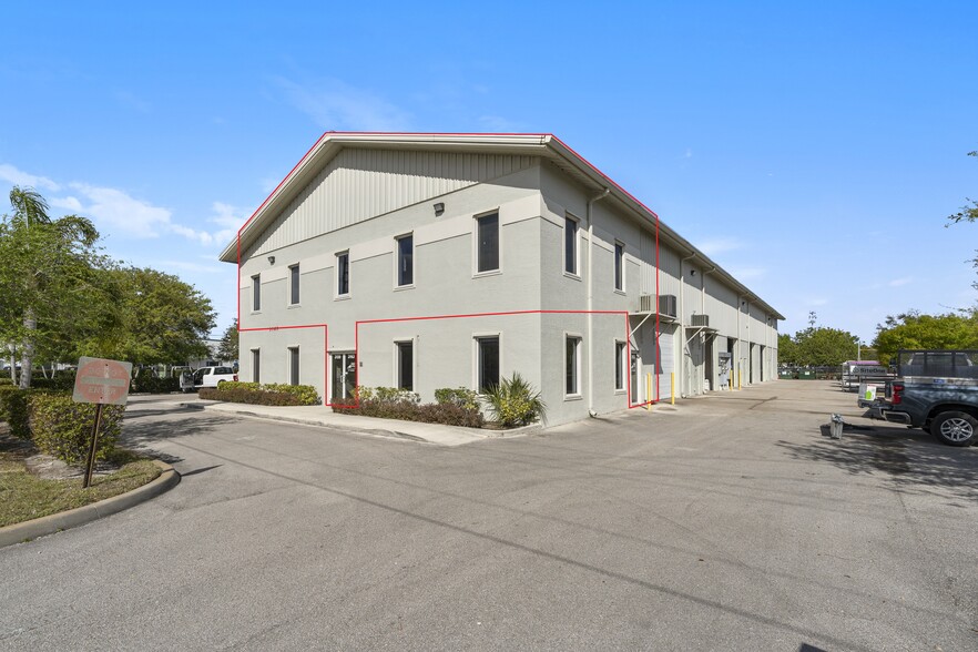 Primary Photo Of 3163 SE Lionel Ter, Stuart Warehouse For Lease