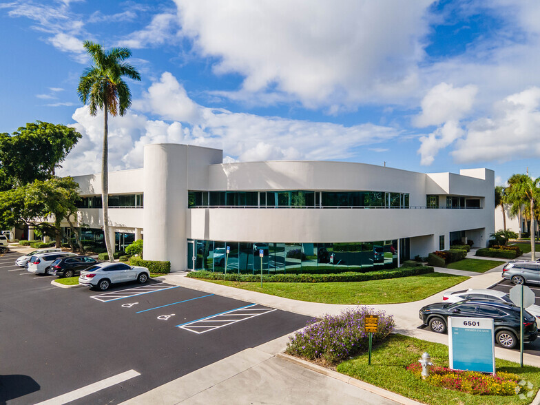 Primary Photo Of 6501 Park of Commerce Blvd NW, Boca Raton Coworking Space