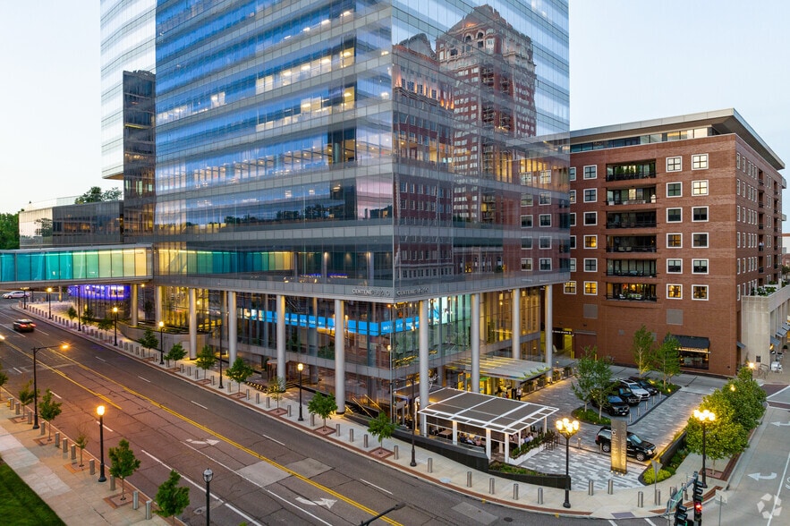 More Photos Of 7676-7638 Forsyth Blvd, Clayton Office For Lease