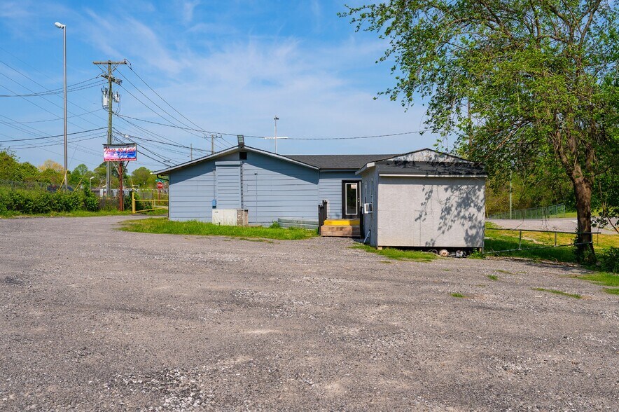 More Photos Of 200 Jupiter Dr, Nashville Flex For Sale