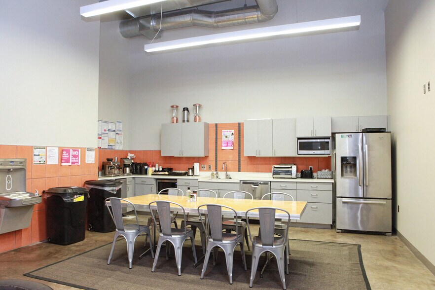 More Photos Of 817 E 4th St, Tulsa Showroom For Sale