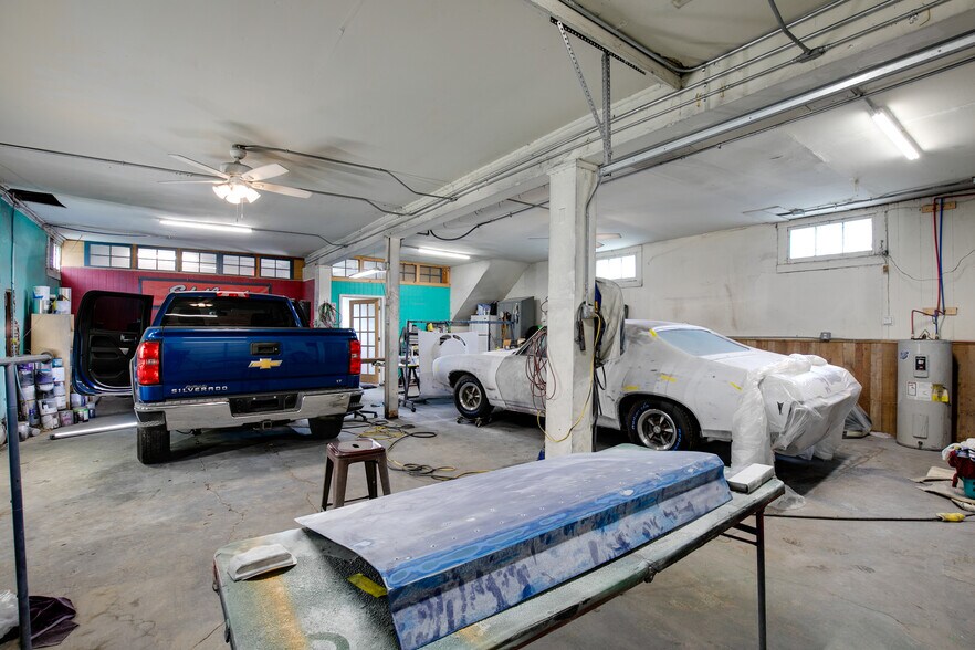 More Photos Of 705 Richmond Hwy, Richmond Showroom For Sale