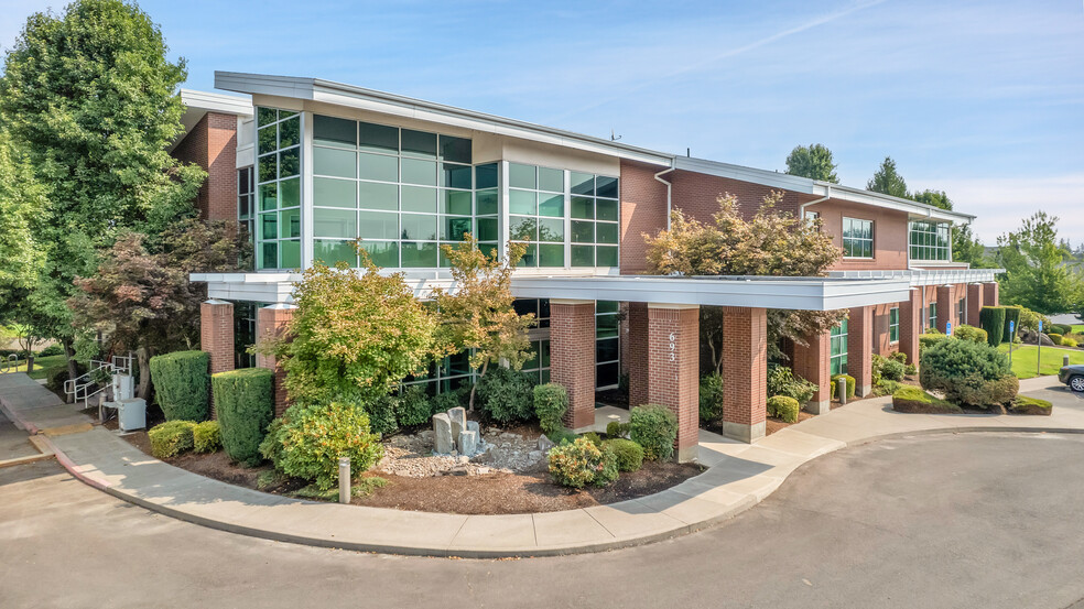 Primary Photo Of 693 Ray J. Glatt Cir, Woodburn Medical For Sale