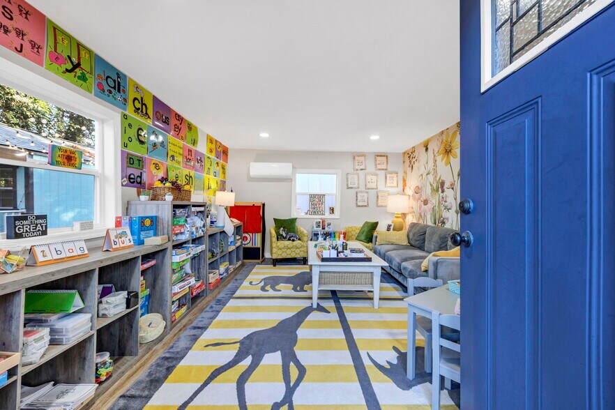 More Photos Of 1552 Sunnyside Dr, Columbia Flex For Sale