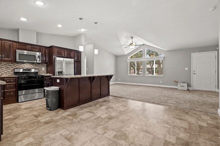 More Photos Of 2081 Victor Ave, Redding Office For Sale