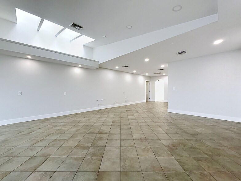 More Photos Of 13414 US Highway 19, Hudson Showroom For Lease