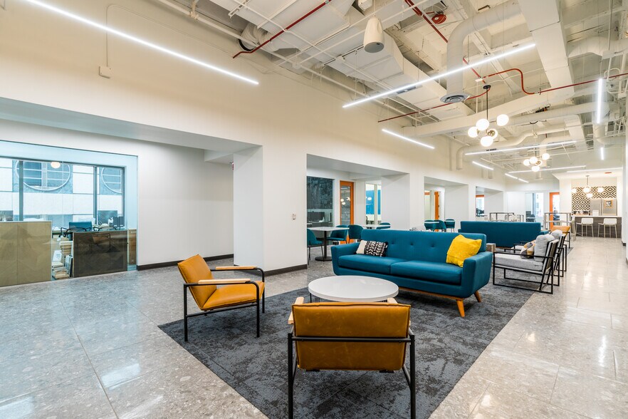 More Photos Of 211 W Wacker Dr, Chicago Office For Lease