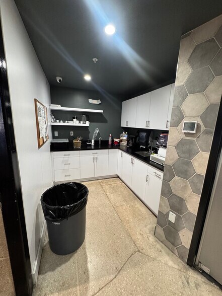 More Photos Of 1360 NW 88th Ave, Doral Bar For Sale