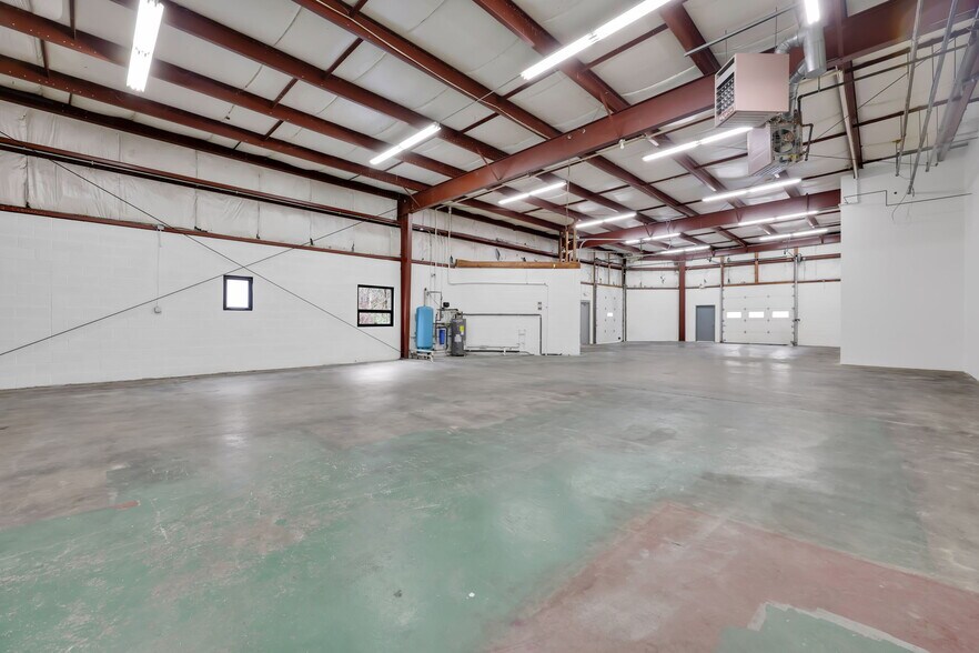 More Photos Of 179 Main St, Monroe Storefront For Lease