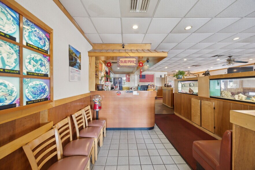 More Photos Of 525 Oates Rd, Garland Freestanding For Sale