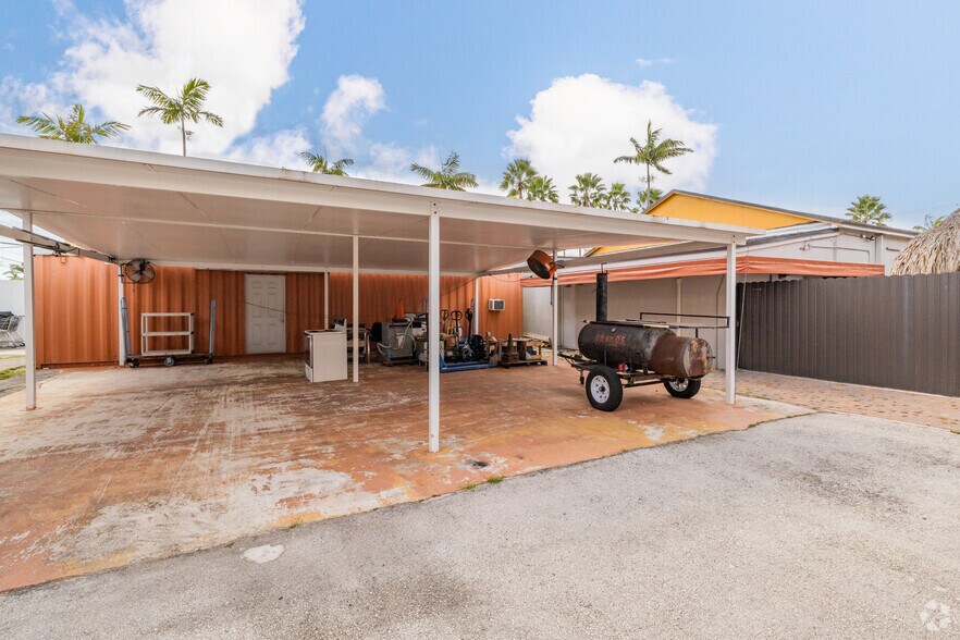 More Photos Of 17 NE 1st Rd, Homestead Storefront Retail Office For Sale