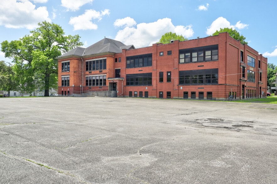 More Photos Of 1101 E 2nd St, Jamestown Schools For Sale