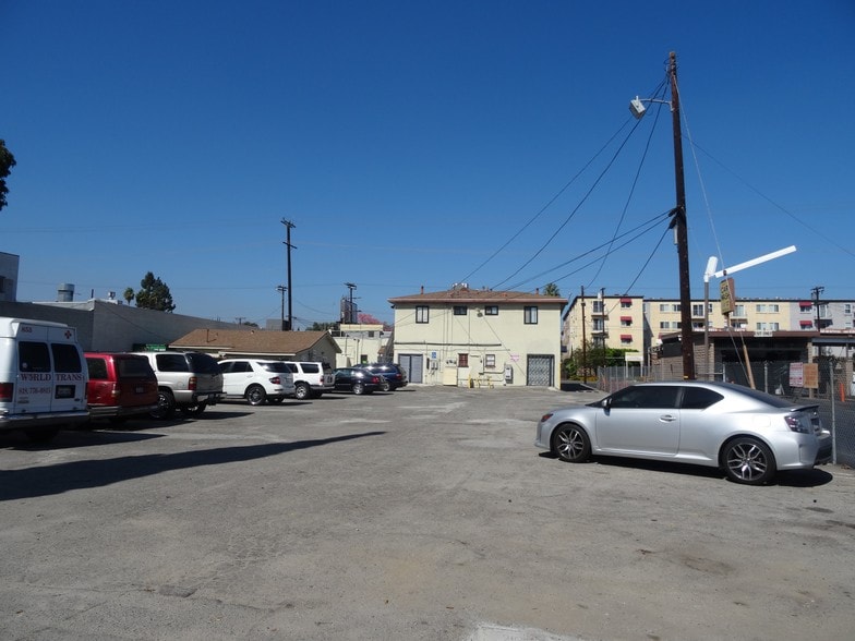 More Photos Of 20246-20254 Saticoy St, Winnetka Storefront Retail Office For Lease