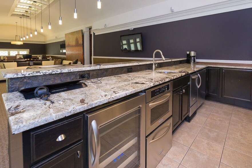 More Photos Of 871 N Park St, Columbus Office For Sale