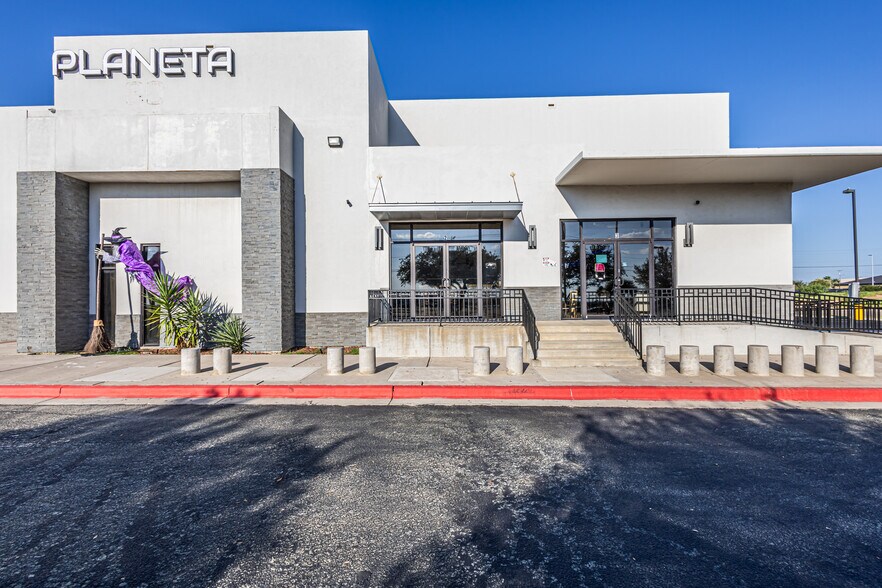 More Photos Of 2331 Endeavor, Laredo General Retail For Sale