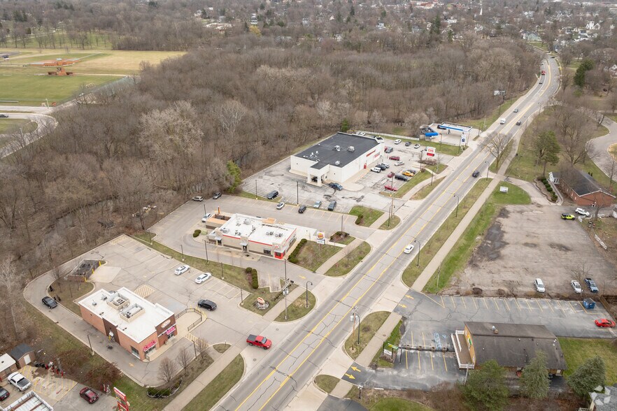 More Photos Of 837 W Chicago Blvd, Tecumseh Fast Food For Sale