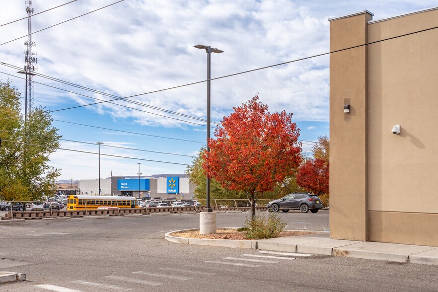 More Photos Of 402 Carr Ln, Espanola Freestanding For Lease