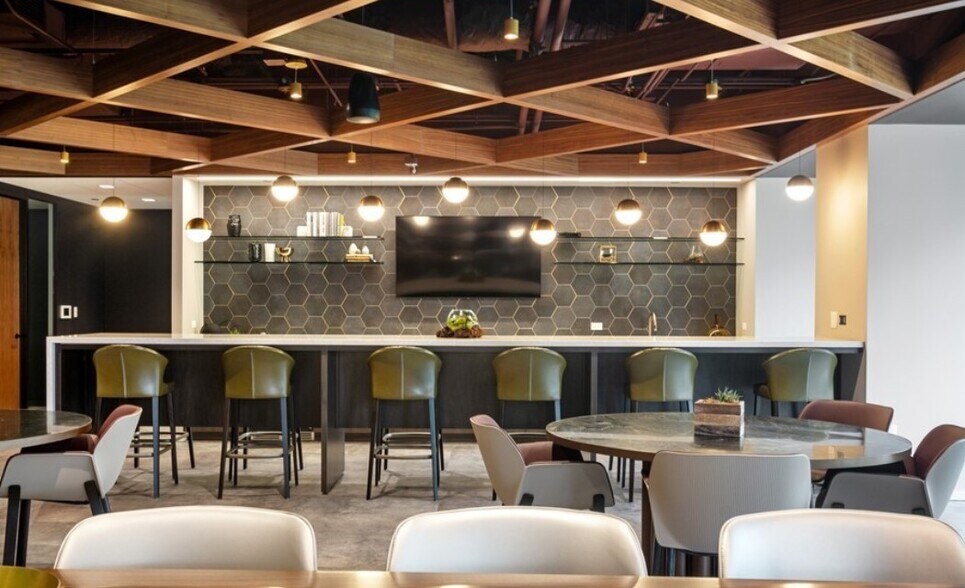 More Photos Of 150 N Wacker Dr, Chicago Office For Lease