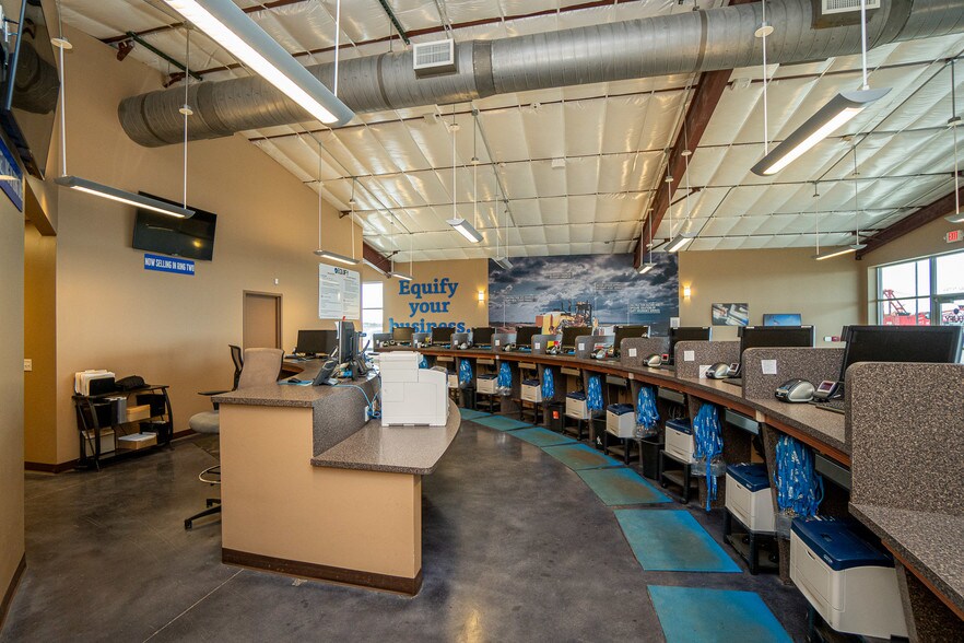 More Photos Of 7044 Interstate 10, Sealy Distribution For Sale