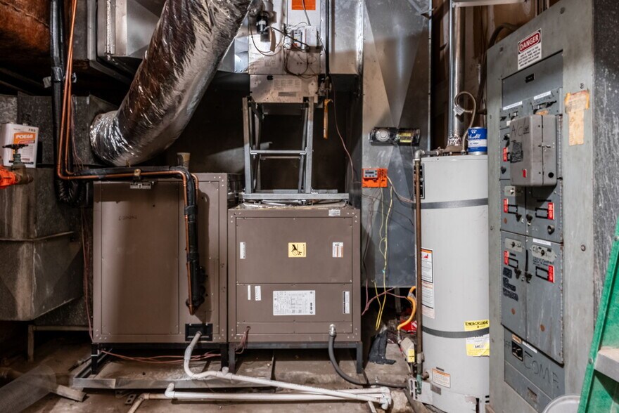 More Photos Of 890 W Lacey Blvd, Hanford Bank For Sale