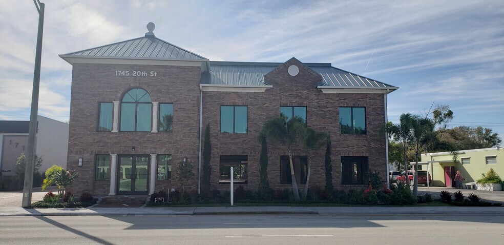 More Photos Of 1745 20th St, Vero Beach Office For Sale