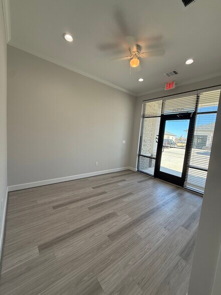 More Photos Of 1630 W Prosper Trl, Prosper Medical For Lease