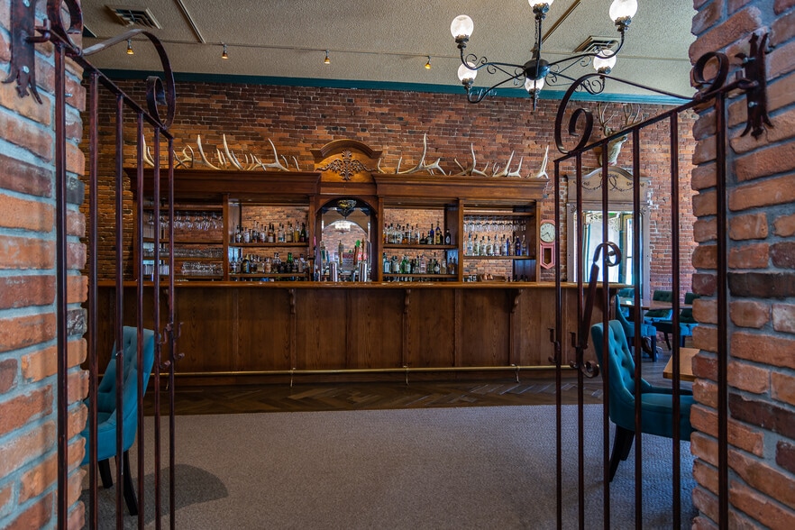 More Photos Of 115 NE Locust St, Oakland Restaurant For Sale