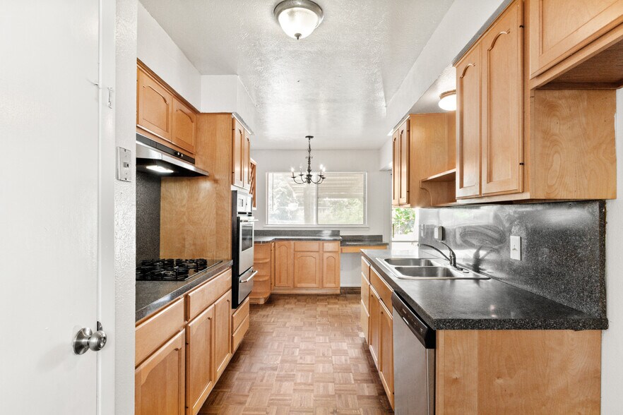 More Photos Of 215 Jasanda Way, Mesquite Specialty For Sale