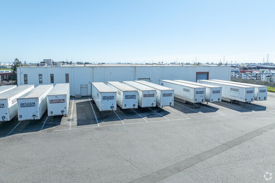 More Photos Of 8180 Signal Ct, Sacramento Warehouse For Lease