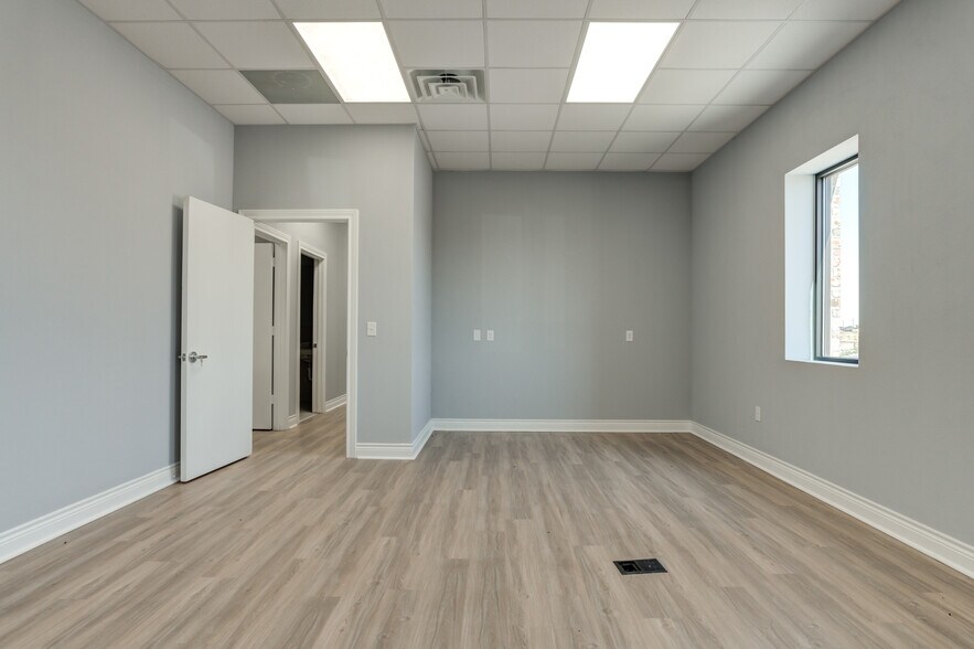 More Photos Of 9007 CR 6820, Lubbock Warehouse For Lease