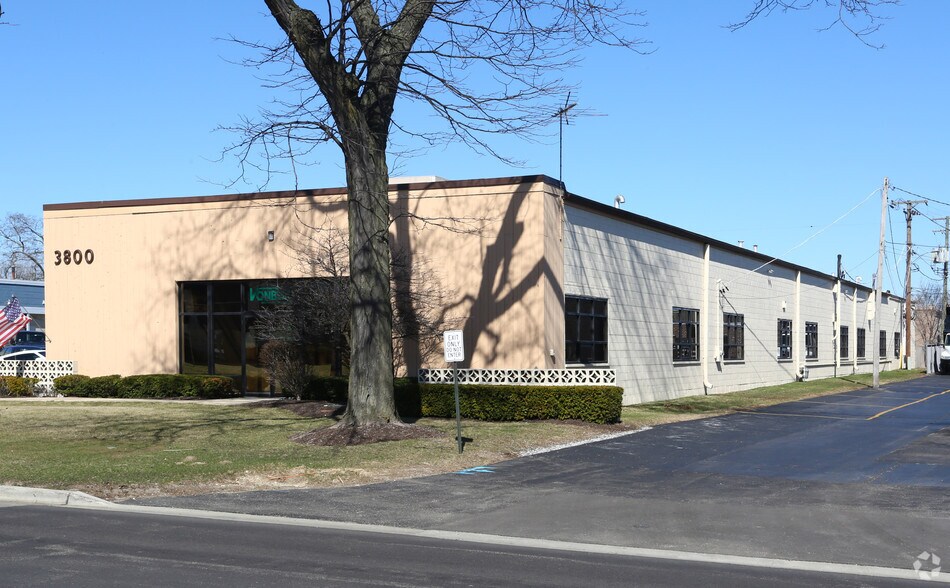 More Photos Of 3800 Industrial Ave, Rolling Meadows Manufacturing For Lease