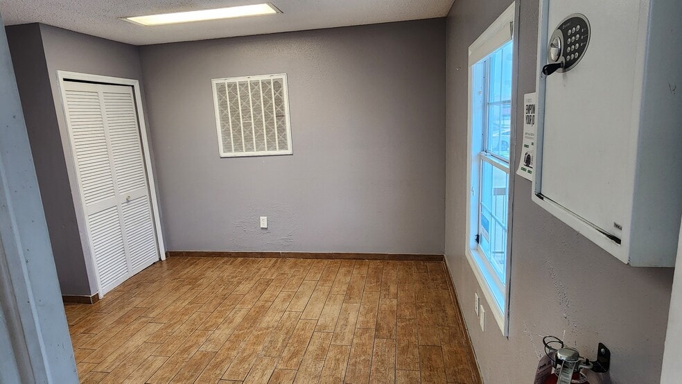 More Photos Of 856 E Busch Blvd, Tampa Auto Dealership For Lease
