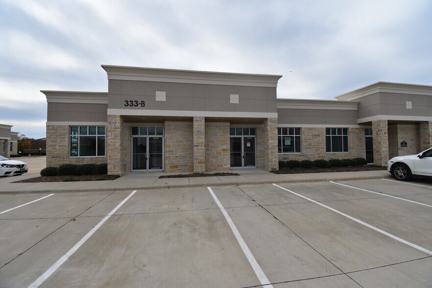Primary Photo Of 333 E Bethany Dr, Allen Medical For Lease