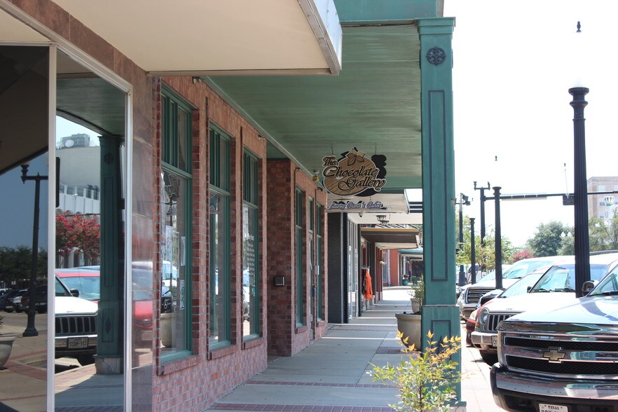 More Photos Of 211 N Main St, Bryan Storefront Retail Residential For Lease