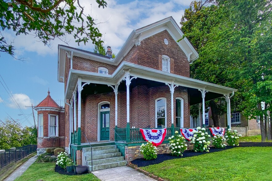 Primary Photo Of 205 W 6th St, Columbia Flex For Sale