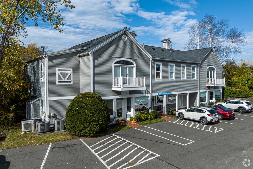 More Photos Of 120-152 Simsbury Rd, Avon Unknown For Lease