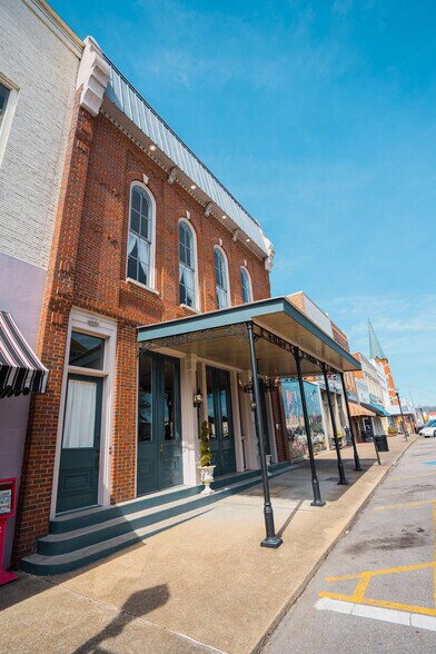 More Photos Of 116 N 2nd St, Pulaski Storefront Retail Residential For Lease