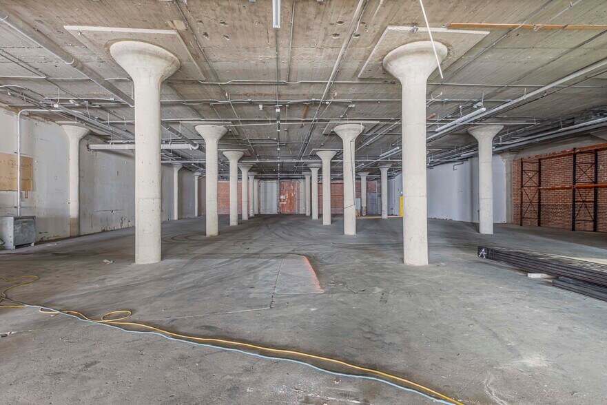 More Photos Of 4851 S Alameda St, Los Angeles Warehouse For Lease