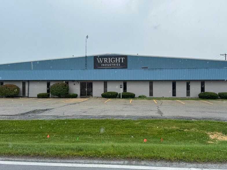 Primary Photo Of 1701 Century Dr, Goshen Manufacturing For Sale