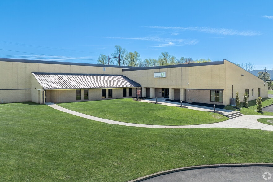 More Photos Of 965 Thomas Dr, Warminster Township Light Manufacturing For Lease